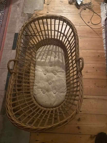 Photo of free Moses basket (Penge BR3) #2
