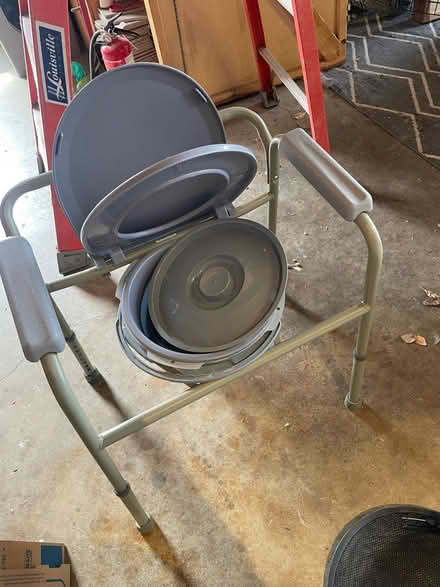 Photo of free Portable commode (near downtown) #1