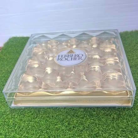 Photo of Square Plastic "Ferroro Rocher" boxes (Priestwood RG42) #1