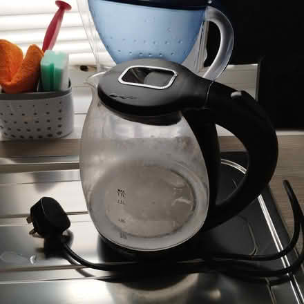 Photo of free Working kettle - needs descaling (Doncaster) #1