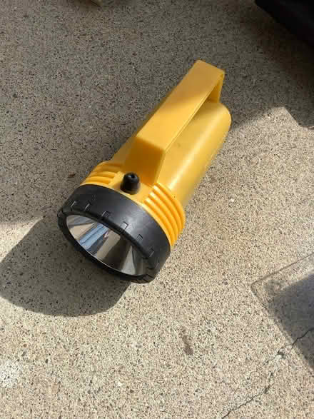 Photo of free lantern battery LED flashlight (Willow Glen) #1