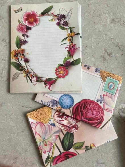 Photo of free Pretty writing stationery (Spencers Wood RG7) #1