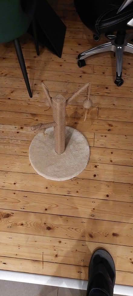 Photo of free Cat scratching post (Radcliffe M26) #1