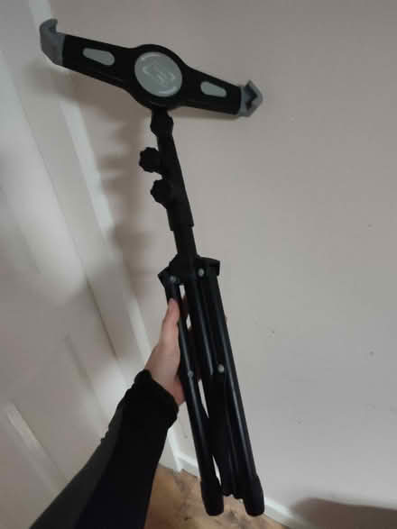 Photo of free iPad/tablet stand (L25) #1