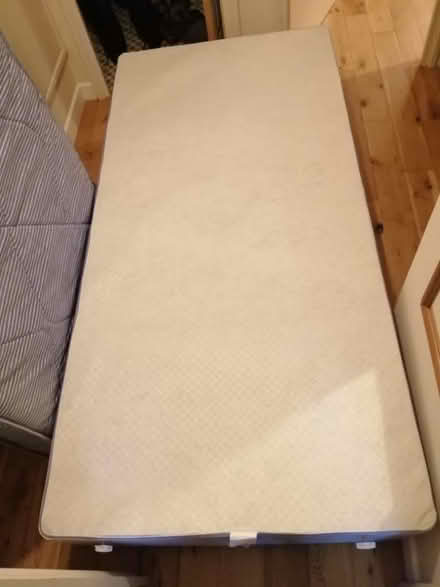 Photo of free Single bed with mattress (SE13) #4