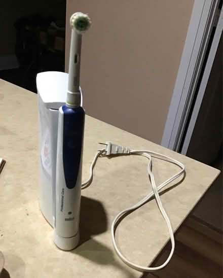 Photo of free Electric tooth brush (Yonge and Sheppard) #1