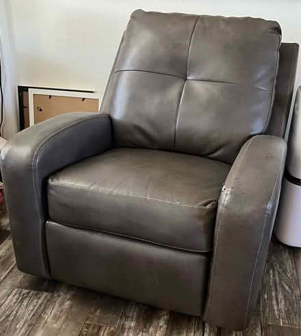 Photo of free Swivel rocker recliner (South East, near Kirkland.) #4