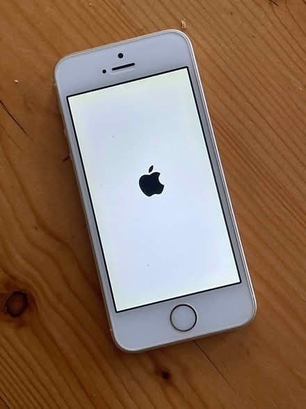 Photo of free iPhone SE (1st generation) (NW Chichester) #1