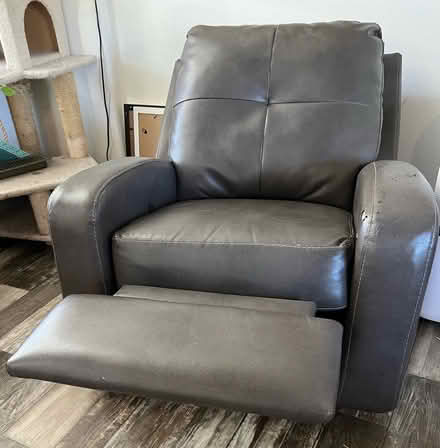 Photo of free Swivel rocker recliner (South East, near Kirkland.) #3