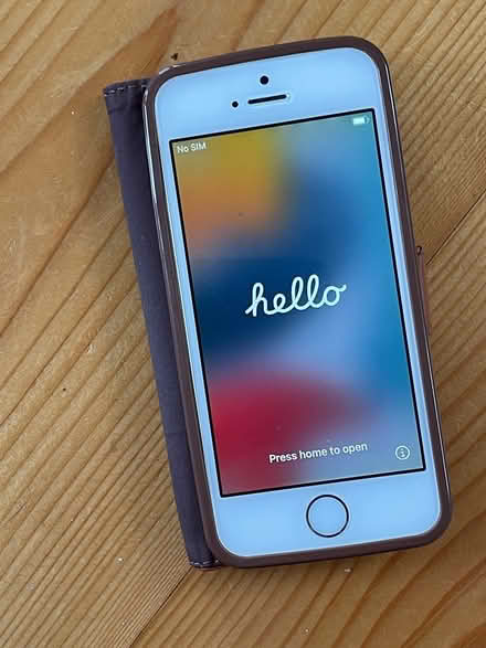 Photo of free iPhone SE (1st generation) (NW Chichester) #4