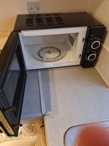 Photo of free Breville microwave (Canary Wharf) #2