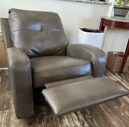 Photo of free Swivel rocker recliner (South East, near Kirkland.) #2