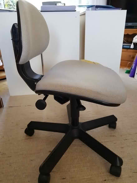 Photo of free Office style chair (Shorton TQ3) #1