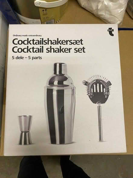 Photo of free Brand new boxed cocktail kit & book (N14 Oakwood Park) #1