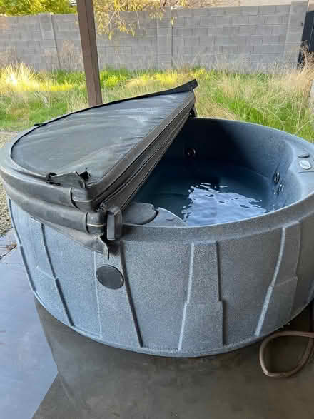Photo of free Hot tub (Near 101 and 7th St) #1