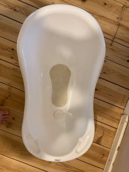 Photo of free Baby bath (S8 woodseats) #2