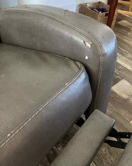 Photo of free Swivel rocker recliner (South East, near Kirkland.) #1
