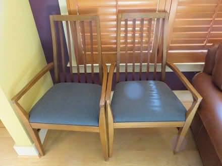 Photo of free Dining room table & chairs (Near Butler) #4