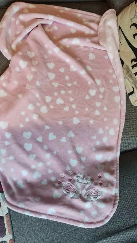Photo of free Pink and white fleece baby blanket with swan applique (Stirchley B29) #2