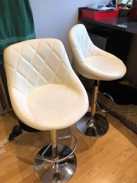 Photo of free Kitchen high stools - adjustable height - cream (Wimbledon Village SW19) #2