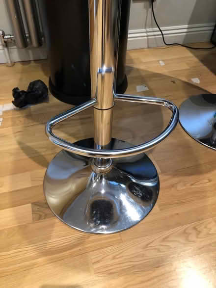 Photo of free Kitchen high stools - adjustable height - cream (Wimbledon Village SW19) #1