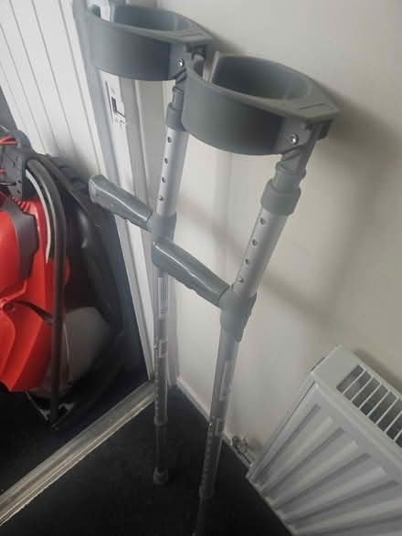Photo of free Crutch 🩼 (Hilltop AL10) #1