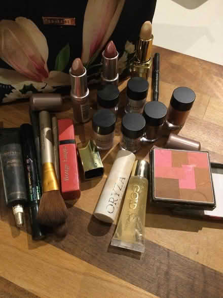 Photo of free Makeup and ted baker wash bag (Winwick WA2) #1