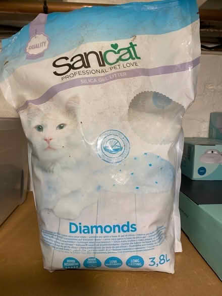 Photo of free Sanicat Diamonds Cat Litter (CT11) #1