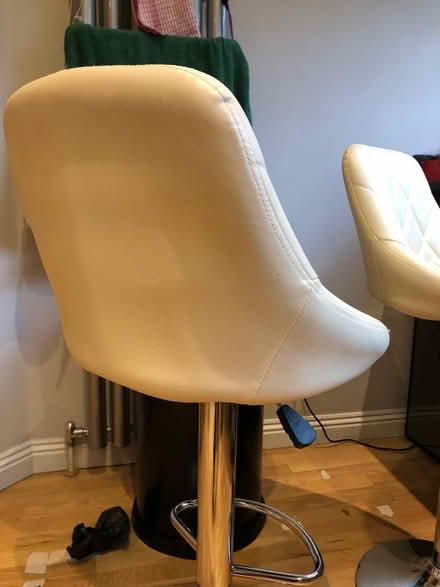 Photo of free Kitchen high stools - adjustable height - cream (Wimbledon Village SW19) #3