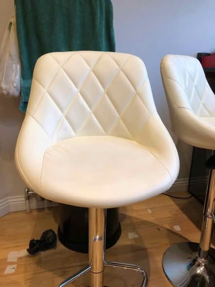 Photo of free Kitchen high stools - adjustable height - cream (Wimbledon Village SW19) #4