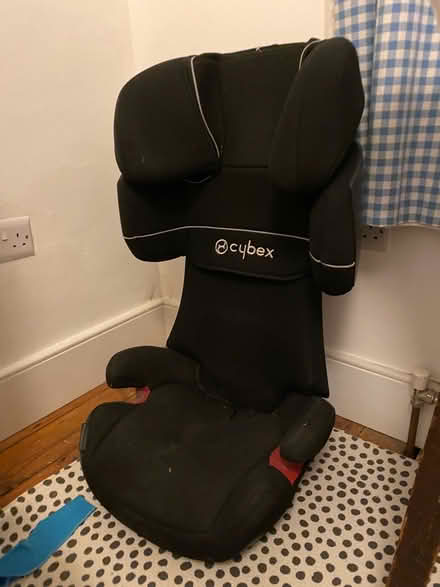 Photo of free Car seat 15-36kg -needs isofix base (Haringey ladder N8) #1