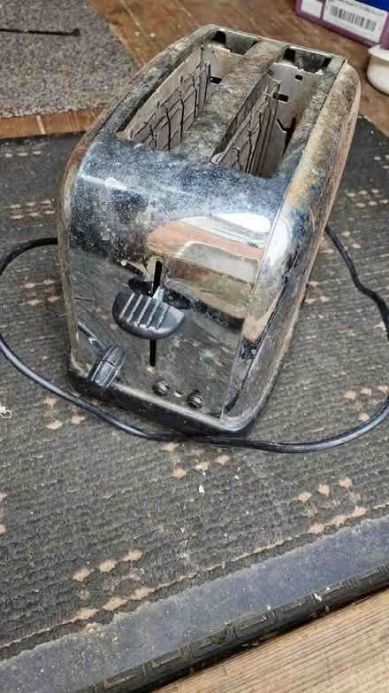 Photo of free Old toaster (Stroud GL5) #1