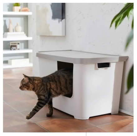 Photo of Top enclosed litter box for cat (Park Blvd) #2