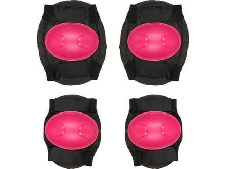 Photo of π§π½ Kids knees and elbow pads (Richmond TW9) #1