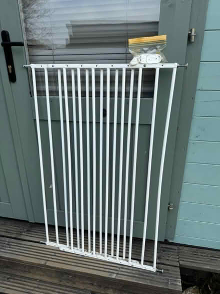 Photo of free Large extending dog/ child gate (Bircotes DN11) #1