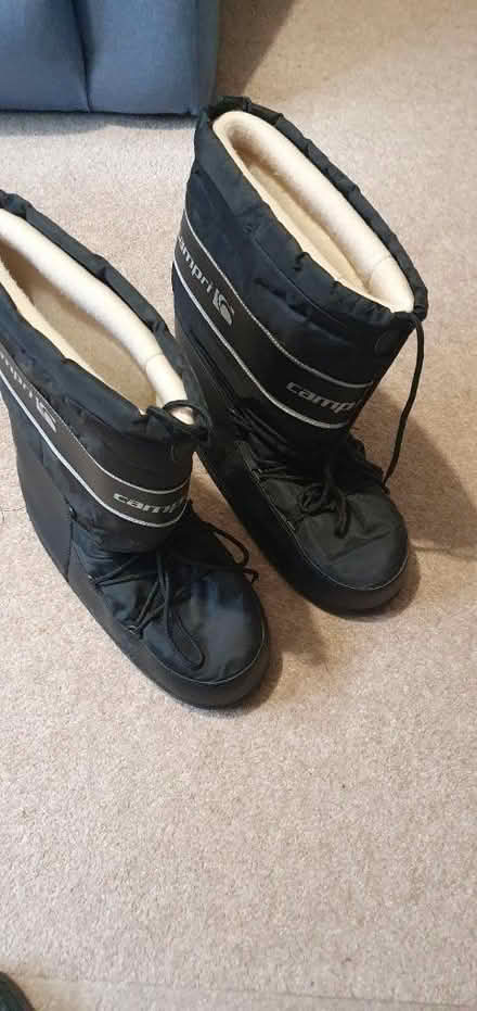 Photo of free Snow boots size 11 (repair (Kings Langley) #1