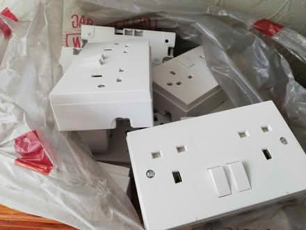 Photo of free bag of 11 double switched electric sockets (Meole Brace SY3) #1