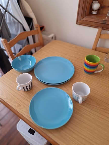 Photo of free Bred machine, plates and cups (EH28) #3