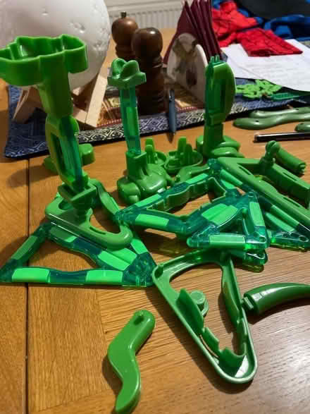 Photo of free magnetic toy ‘thing’ (Risinghurst OX3) #1