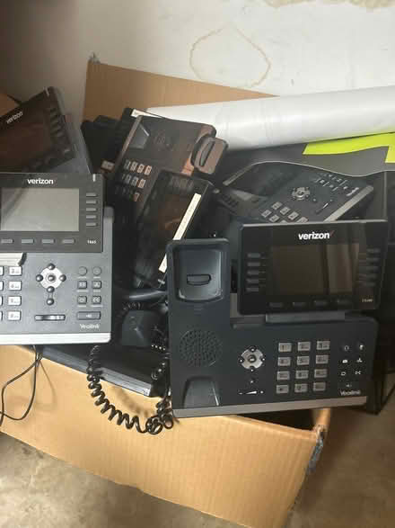 Photo of free Verizon Yealink office phones (1590 Tamiami Trl S, Venice) #2