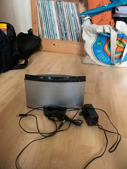 Photo of free MP3 player dock (Cheadle Hulme SK8) #2