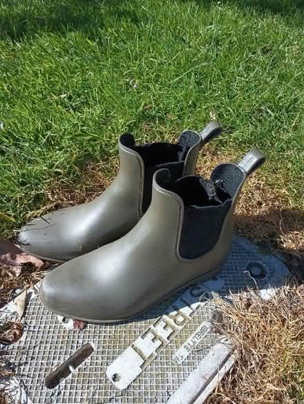 Photo of free rain boots womens size 9 (90740) #1