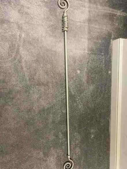 Photo of free Extendable metal curtain pole. (Sale Moor M33) #1