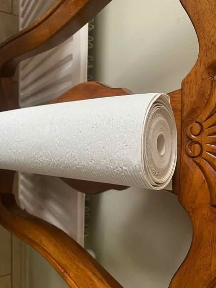 Photo of free One roll of white with pattern wallpaper (Cuxton ME2) #3