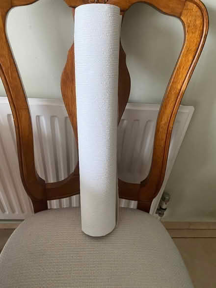 Photo of free One roll of white with pattern wallpaper (Cuxton ME2) #1