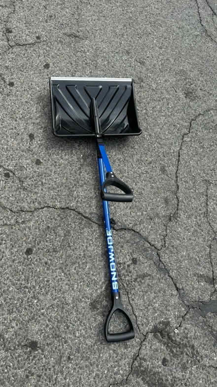Photo of free Snow shovel - Snow Joe (Harlem) #1