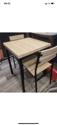 Photo of Small table and chairs (Cheshunt EN7) #1