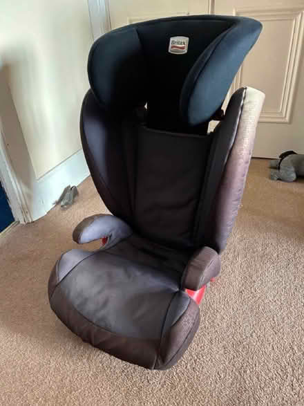 Photo of free Britax Römer Kidfix Child's Car Seat (Silverdale LA5) #1