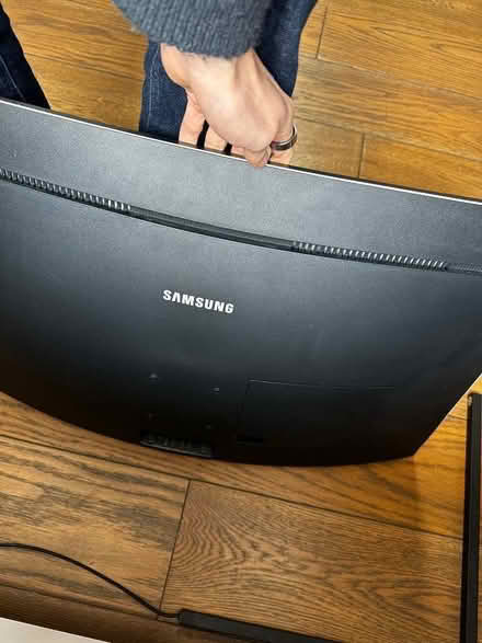 Photo of free Samsung 2018 32” UHD Curved Display (Kensington W8) #2