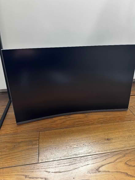 Photo of free Samsung 2018 32” UHD Curved Display (Kensington W8) #3